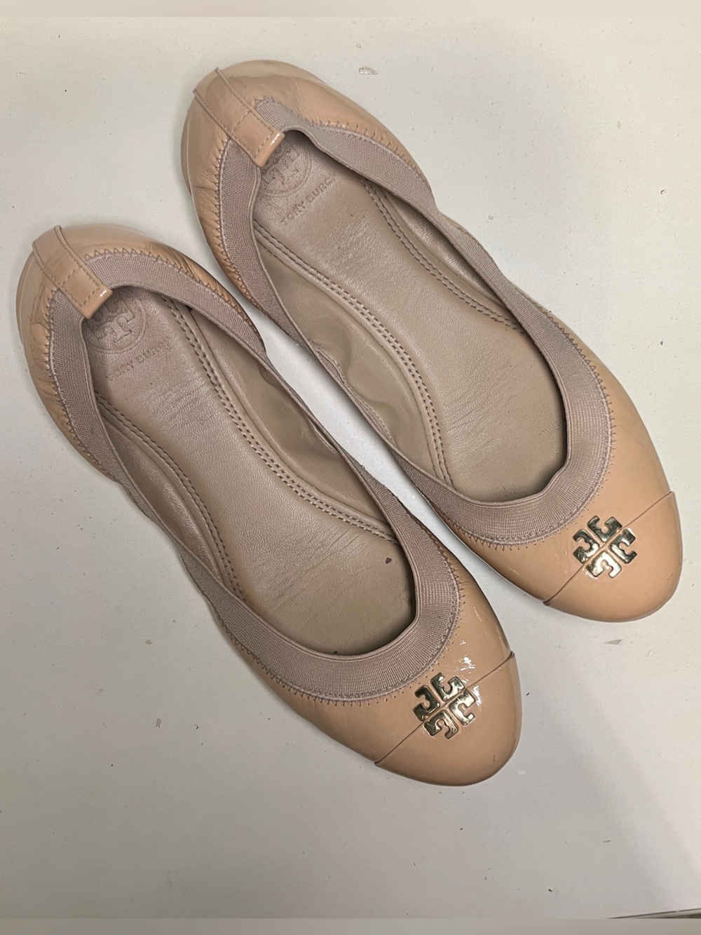 Tory Burch Jolie Patent Leather Logo Ballet Flats in Light Oak